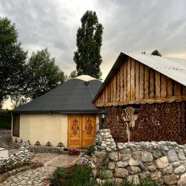 Ethno-Complex Kyzyl-Dobo โรงแรมในKëk-Say