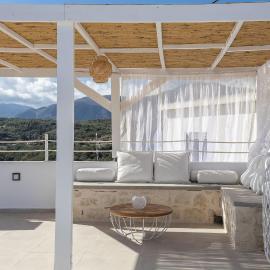 J & I Rooftop Retreat, готель у місті Karotí