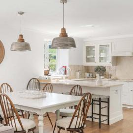 Beautiful Coach House with Padel Court & Hot Tub, hotel a Berrynarbor