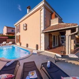 Casa Vivo by Briskva, hotel a Labinci
