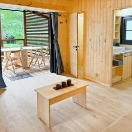 Chalet sur pilotis, séjour insolite en forêt 5pers, Hotel in Saint-Pantaléon-de-Lapleau