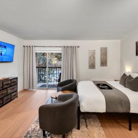 Upscale Midtown Studio and Private Balcony