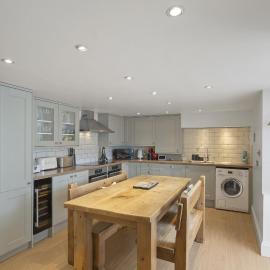 Modern Townhouse with Private Parking Dartmouth