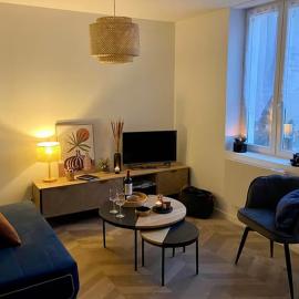 Appartement au centre ville, place Jean Moulin – hotel w mieście Moulins