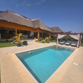 Villa évasion proche de la plage, hotel in Boukot Ouolof