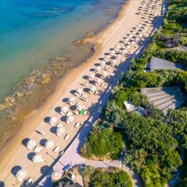Hotel with swimming pool and private beach in San Vincenzo