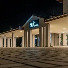 Airport Noa Panzió, viešbutis mieste Večėšas