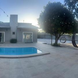 Casa com quadra de areia