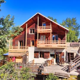Chalet Ailleurs Appartement à Molines en Queyras, hotel v destinácii Molines-en-Queyras