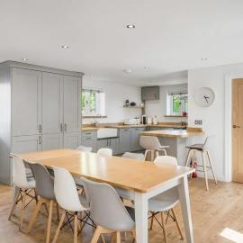 Modern Home in Bude Private Parking & Garden