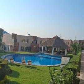 Hermosa casa familiar con terraza comoda, hotel u gradu Sočitepek