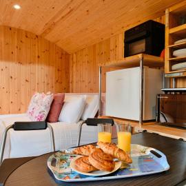 Finest Retreats - Demelza Shepherds Hut