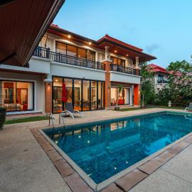 Lake Villa for 8 Guests near BangTao beach & Laguna Golf course, hotell sihtkohas Laguna Phuket