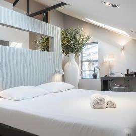 Fresh, Modern suite near top city hotspots, hotel em Oss