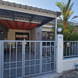 Joyful House Naiyang beach, hotel en Thalang