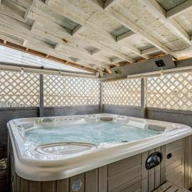 Hot Tub, Fire Pit! Group-Ready Stay Near Denver