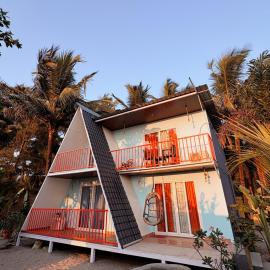 Kieh Beachfront Villa – hotel w mieście Mandrem