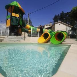 ZEcamping 4 étoiles animaux acceptés avec piscine chauffée toboggan et tennis