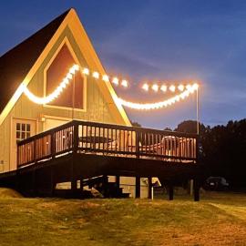 2BR A-Frame Cabin w Hot Tub Near Wine Trail, hotel di Makanda
