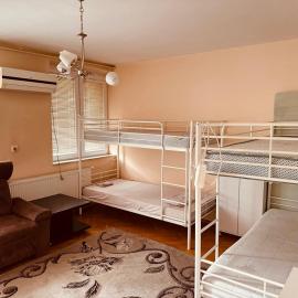 Center House Hostel, hotel in Prishtinë