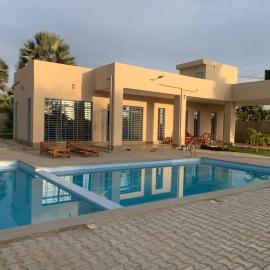 Palm Breeze Villa、Sambuyaのホテル