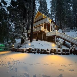 El Capitan Hideaway - A-Frame Cabin Yosemite West, hotel in Yosemite West