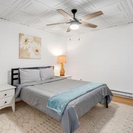 Saddle Hills Unit 2 - Cozy Mountain Stay, 5 Minutes to Downtown and Hiking