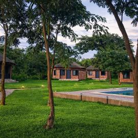 The Hedge Cottages Near Lubambe, Mingomba and KCM Mines, hotel in Chililabombwe