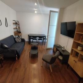 Appartement moderne avec cour extérieure Villemomble F3 59m2, hotel in Villemomble