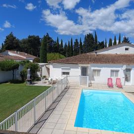 Mas de la BOURGADE Villa BLANCHE