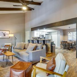 Luxe White Mountain Condo: Addt'l Rental On-Site, hotel u gradu Pajntop-Lejksajd