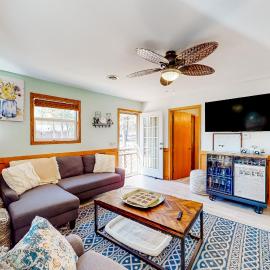 Relax at 'The Cove' Waterfront Getaway, hotel a Eagle Rock