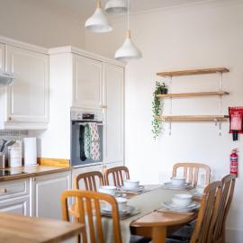 Century House - 4BR - Free Parking - City Centre, hotel in Inverness