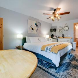 Gateway to Lassen Volcanic! Cozy Woodland Studio, hotel u gradu 'Westwood'