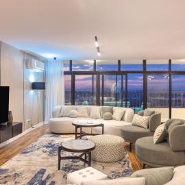 Cairo Homes Luxury 4BR Apartment with Balcony & Nile View Maadi, hotel in Cairo