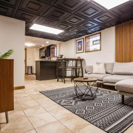 Stylish Garden-Level 2BR: Quiet Neighborhood, hotel v destinaci Chicago