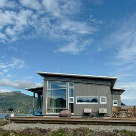 Modern Cabin With Sea View On Andøya, Vesterålen, hotell i Risøyhamn