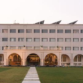 Hotel Aamodh, hotel in Lucknow