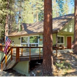 Ponderosa Pines Cabin with Treehouse and Zipline, hotel in Springville