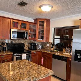 Entire Single Family home 3 bed 2 bath in water front big cozy back yard view