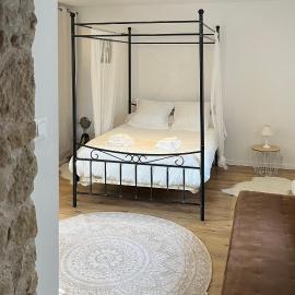 Studio Privatif - Ancienne Maison Vigneronne, hotel Châtel-Guyonban