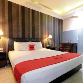 RedDoorz Plus near Simpang Tiga Tritayasa Cilegon, hotel em Cilegon