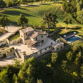VILLA ERMELINDA - Ville Carborello, khách sạn ở Castelraimondo