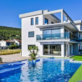 Amazing Home In Donji Prolozac