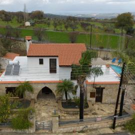 Koutsini Villa – hotel w mieście Pano Akourdalia