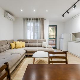 Pine & Sea Retreat by PikHost