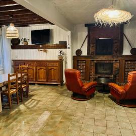 Large and cozy family home, hotel a Moussy