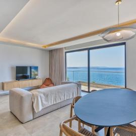 Deluxe 3BR Seafront Apartment