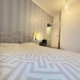 Straighter Stay Leeds - Cosy House - Free Parking - Free Fast WiFi