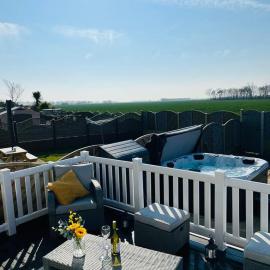 15 Sherringham Hot Tub Large garden Parking, hotel u gradu Patrington